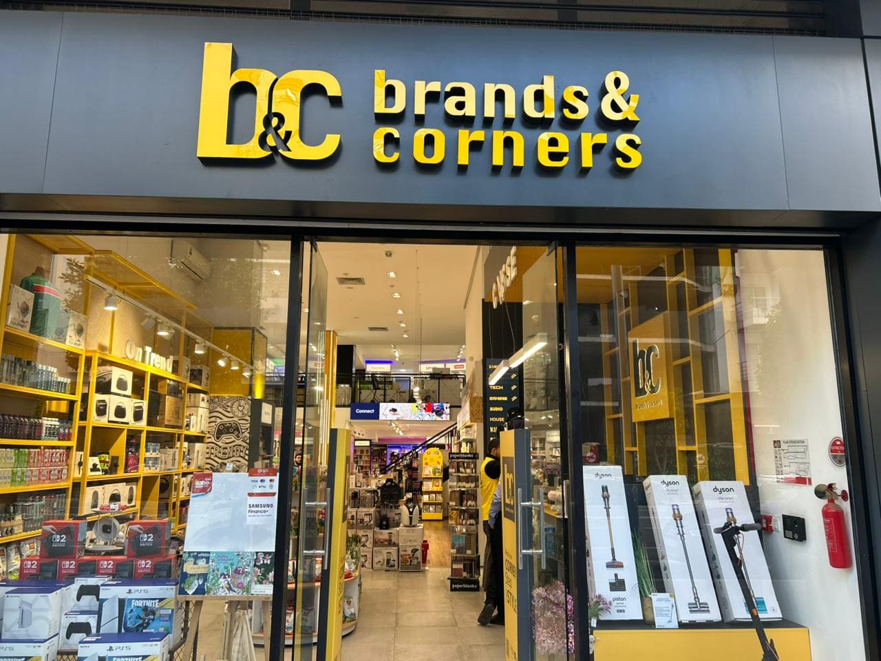 Retail : MEGA V STORES lance la marque Brands & Corners