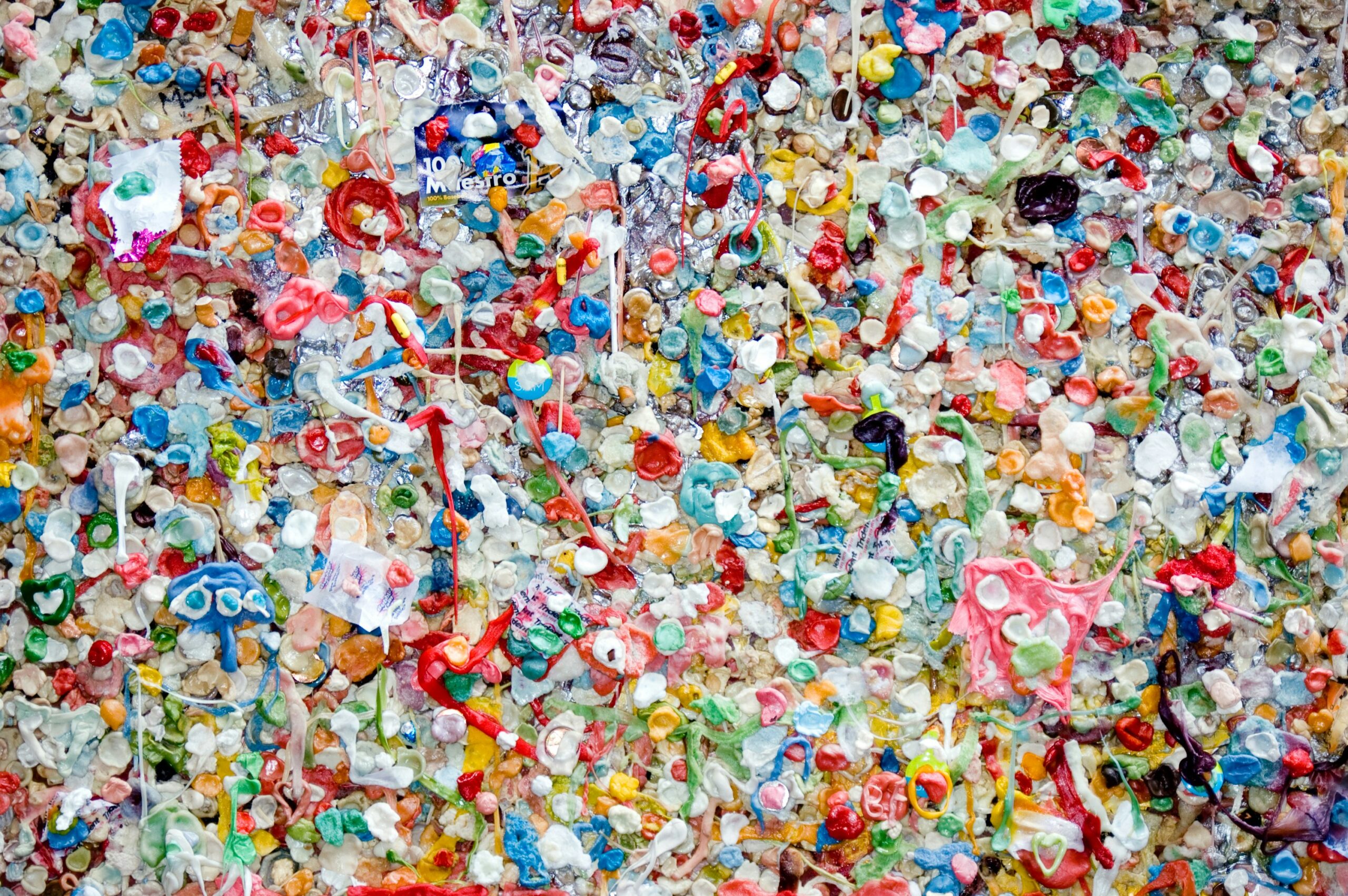 Une startup ougandaise transforme les déchets plastiques en tissu et remporte un concours