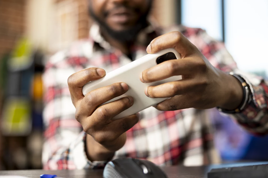 Nigerians deviennent riches virtuellement mais restent fauchés dans la réalité des jeux viraux